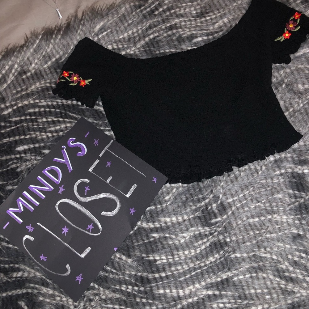 Cute black crop top with embroidered flowers